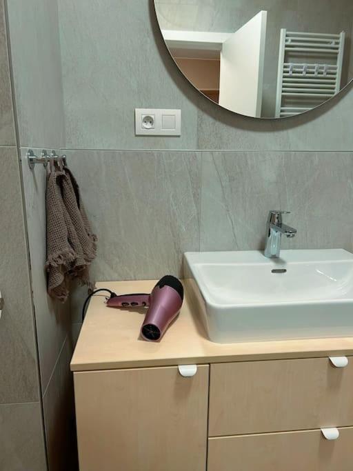 Apartment Zwirn, Free Parking, 24/7 Access Bratislava Bagian luar foto